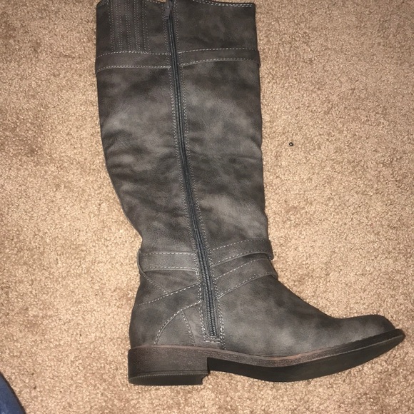 Boots - Picture 3 of 3